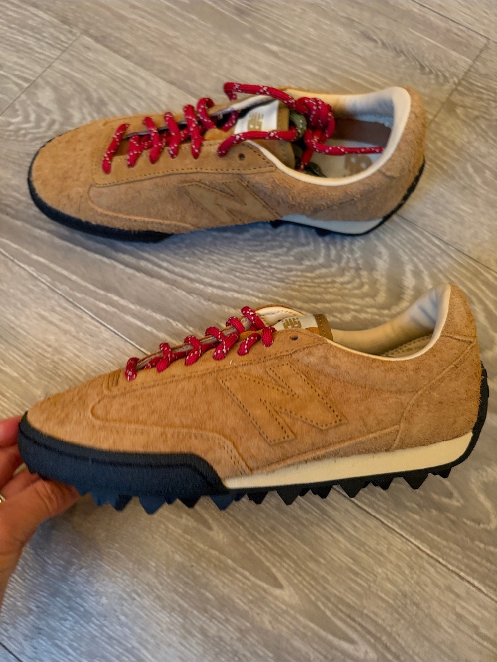 New Balance Gator Run Sneaker in Timberwolf - Picture 4 of 4